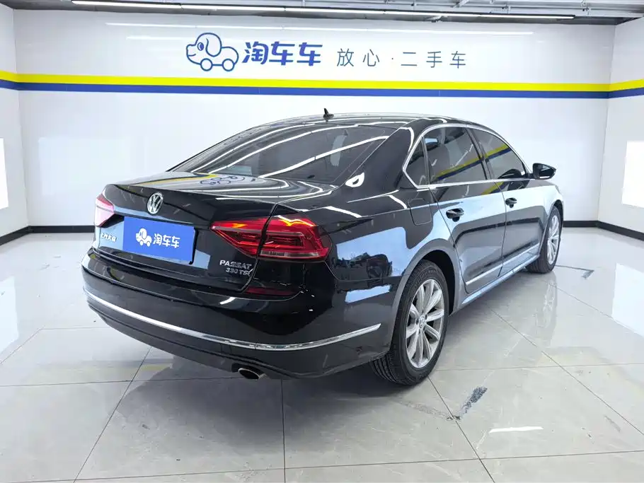 Volkswagen Passat 2016 330TSI DSG Honor Edition фото 3