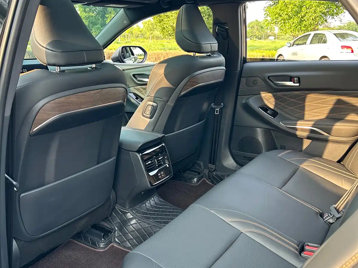 Toyota Avalon 2024 Hybrid 2.0L Luxury Edition фото 12