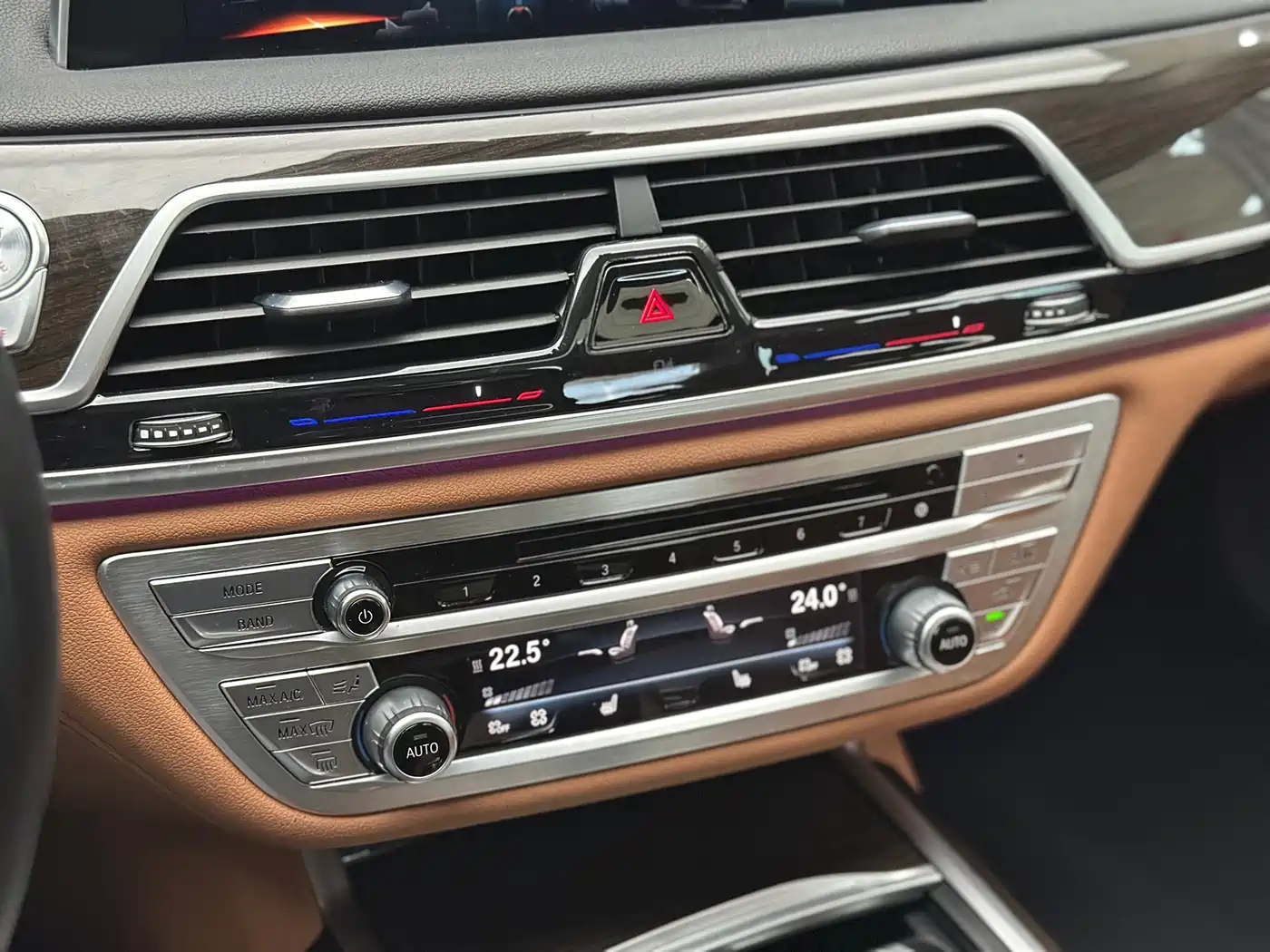 BMW 7 Series 2016 730Li Leading фото 24