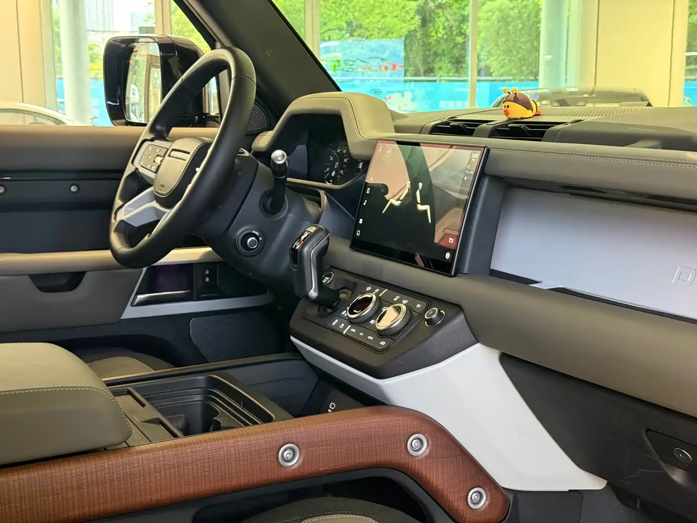 Land Rover Defender 2022 110 P400 X-DYNAMIC HSE фото 17