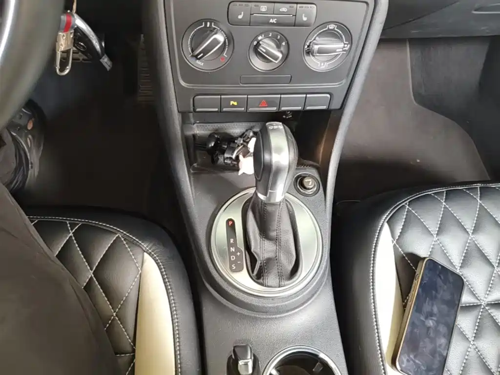 Volkswagen Beetle 2015 180TSI фото 14