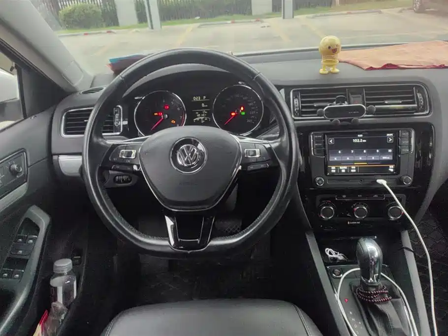 Volkswagen Sagitar 2017 1.6L Automatic Comfort фото 15