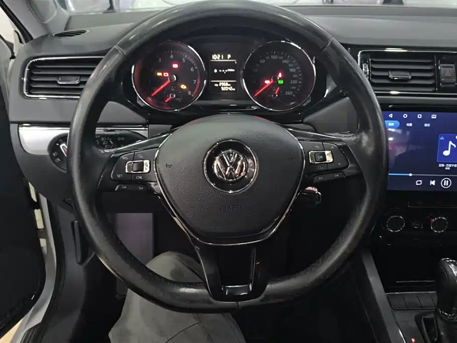 Volkswagen Sagitar 2015 230TSI Automatic Comfort фото 15