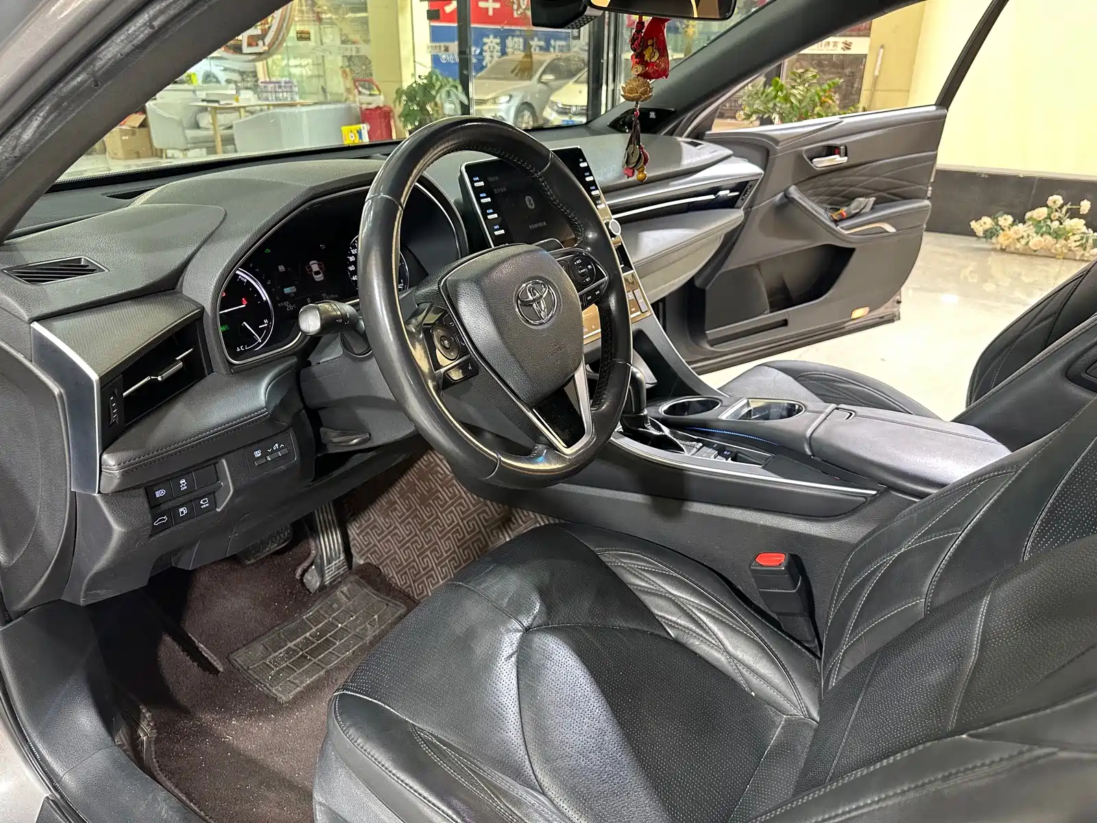 صورة 16 - Toyota Avalon