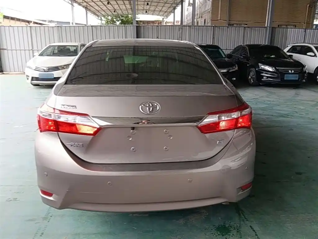 Toyota Corolla 2014 1.6L CVT GL-i фото 6