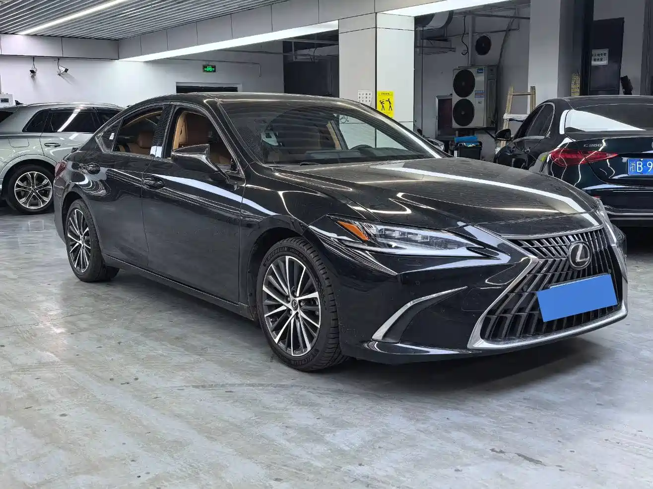 Lexus ES 2022 300h Excellence Edition фото 3