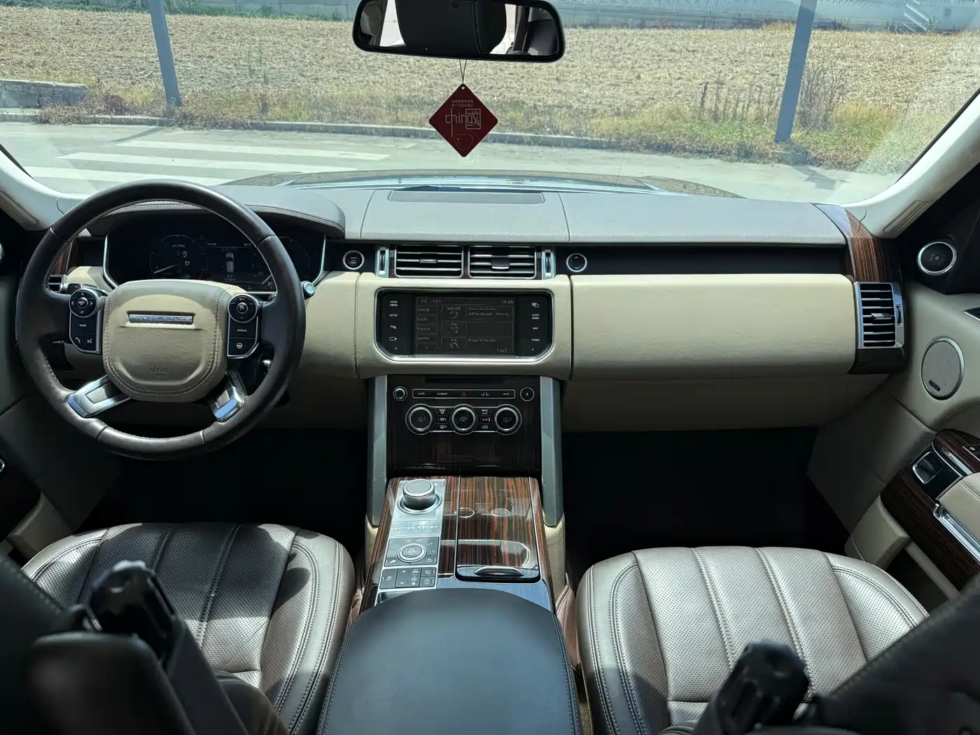 Land Rover Range Rover 2015 3.0 SC V6 Vogue SE Genesis Extended Edition фото 17