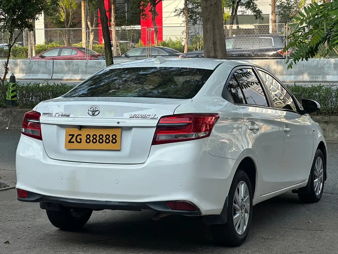 Toyota YARiS L Zhi Xiang 2017 1.5G CVT Dynamic Sunroof Edition фото 4
