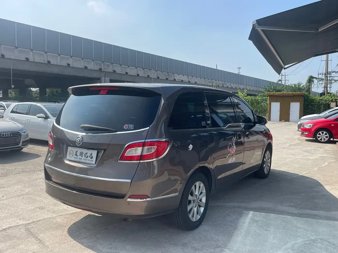 Photo 9 - Buick GL8
