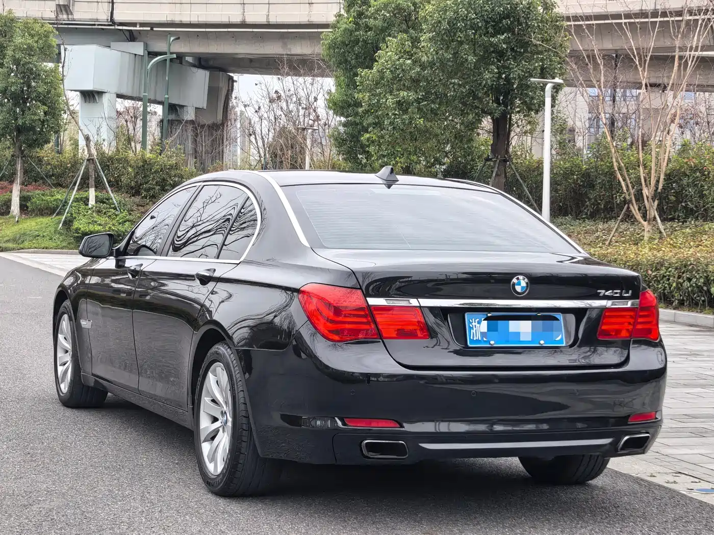 BMW 7 Series 2009 740Li Premium фото 4