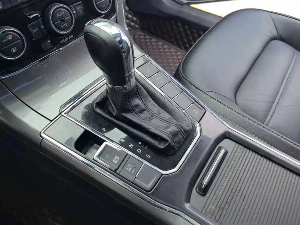 Volkswagen Passat 2016 330TSI DSG Honor Edition фото 14