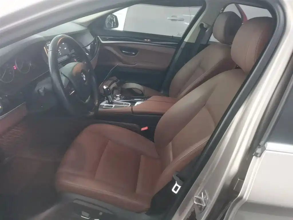 BMW 5 Series 2017 520Li Classic Edition фото 15