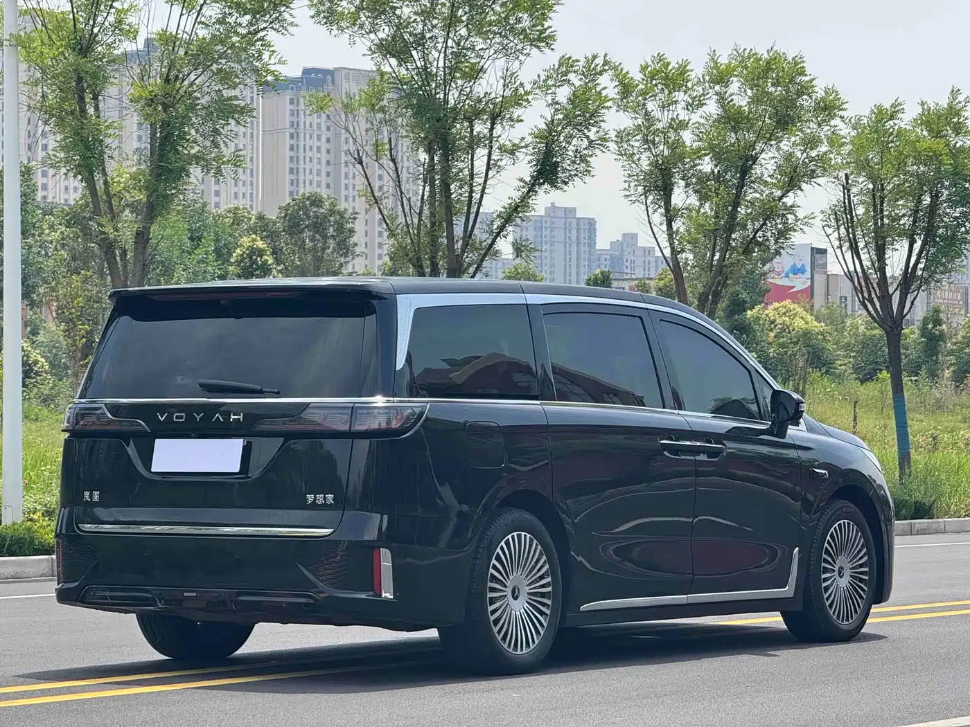 Voyah Auto Voyah Dreamer 2025 Model EV 4WD Excellent QianKun Edition фото 7