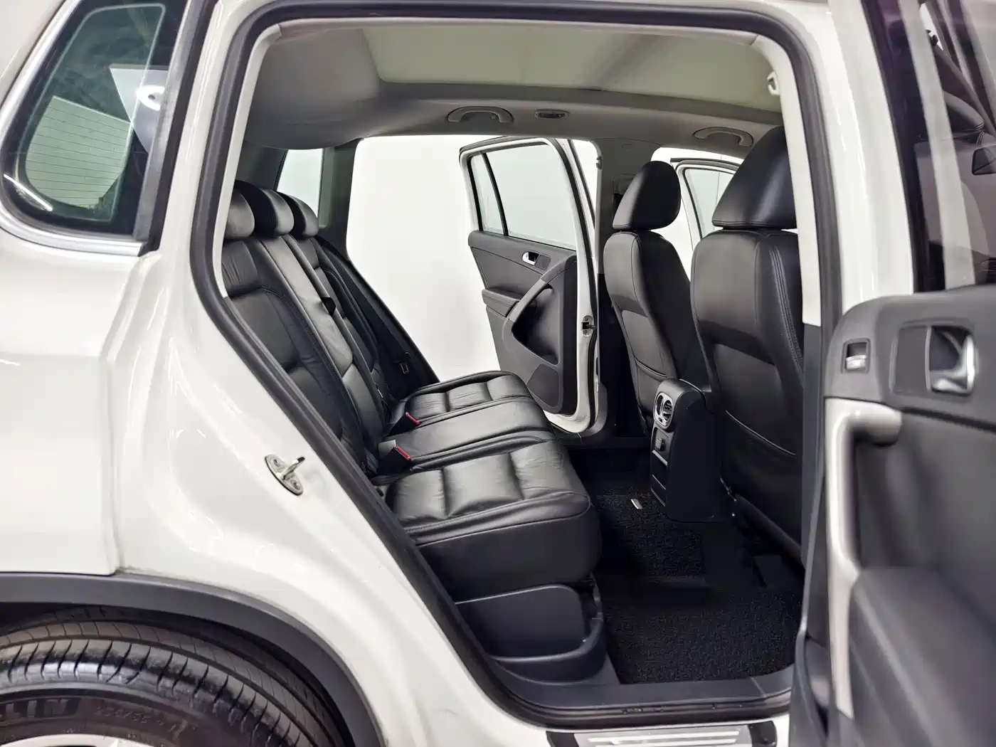 Volkswagen Tiguan 2010 1.8TSI Automatic 2WD Elite фото 16
