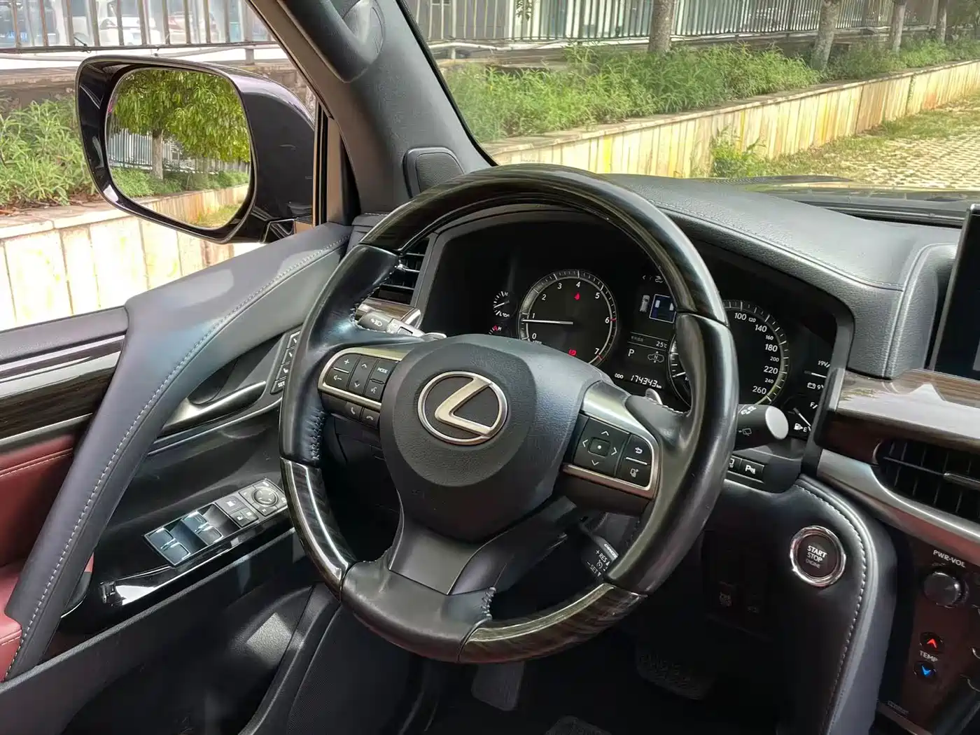 Lexus LX 2017 570 Dynamic Luxury фото 13