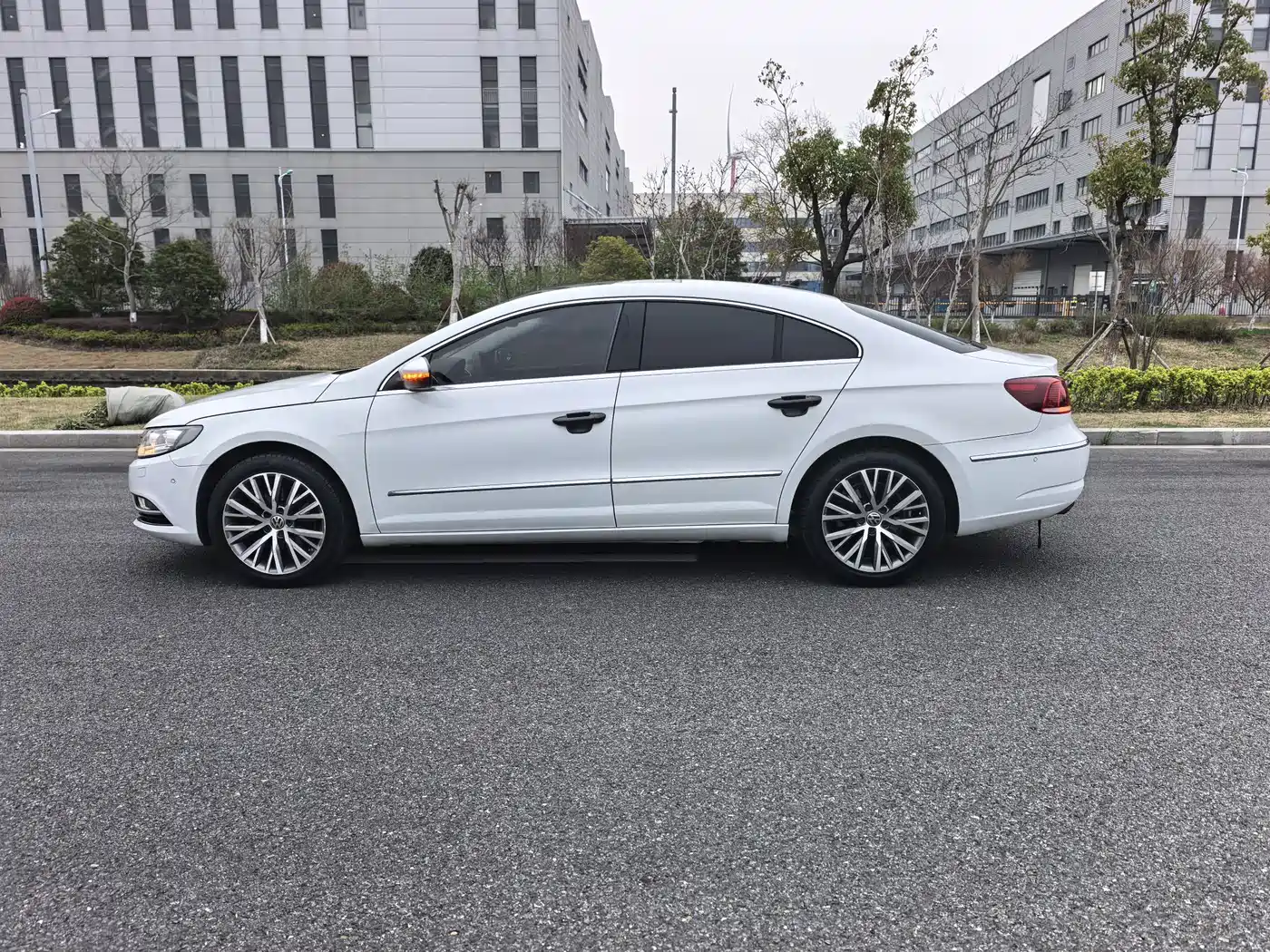 Volkswagen FAW-Volkswagen CC 2016 Model 1.8TSI Luxury фото 12