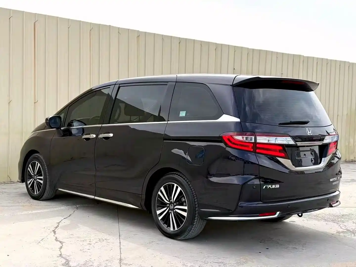 Photo 7 - Honda Odyssey