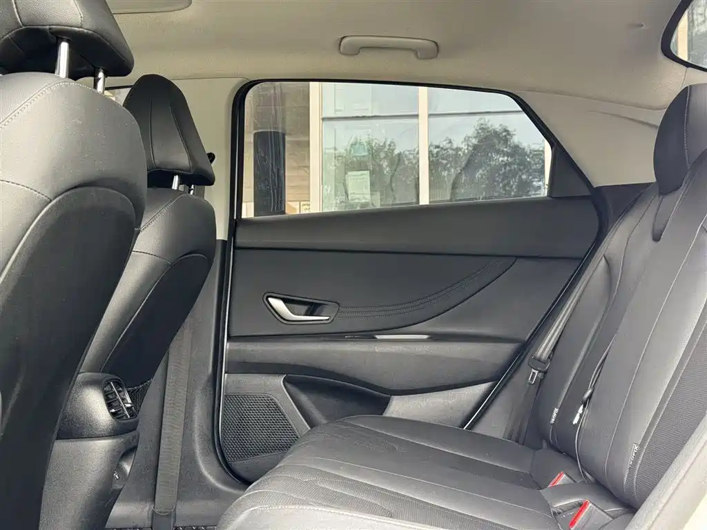 Hyundai Elantra 2023 1.5L CVT GLX Elite Edition фото 7
