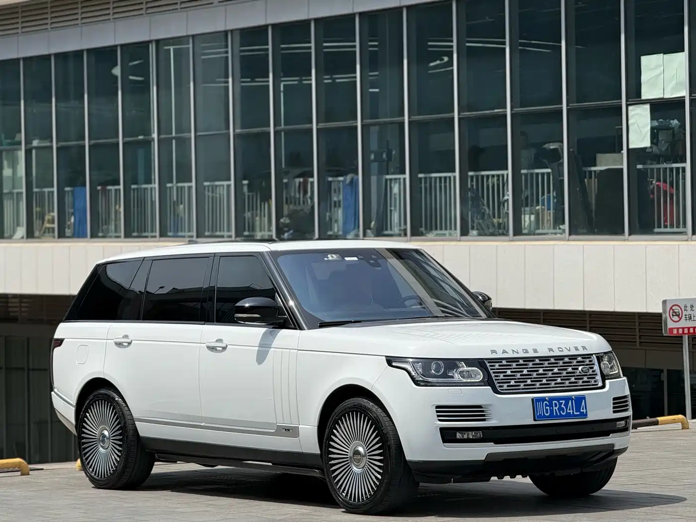 Land Rover Range Rover 2015 3.0 TDV6 Hybrid Vogue SE Genesis Extended фото 5