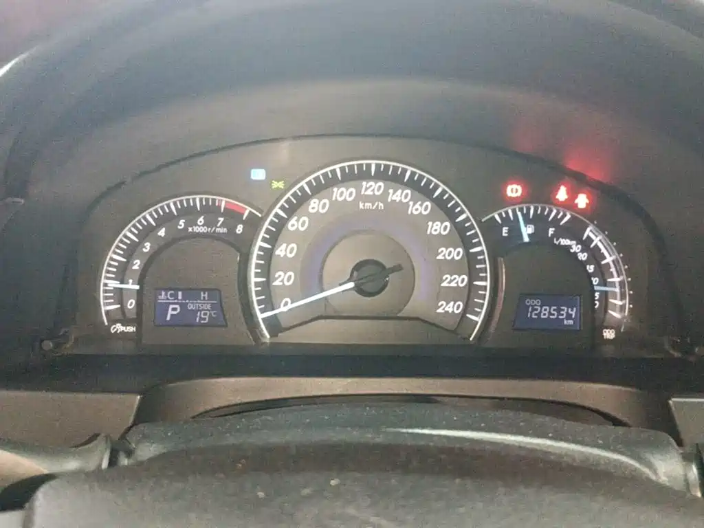 Фото 8 - Toyota Camry