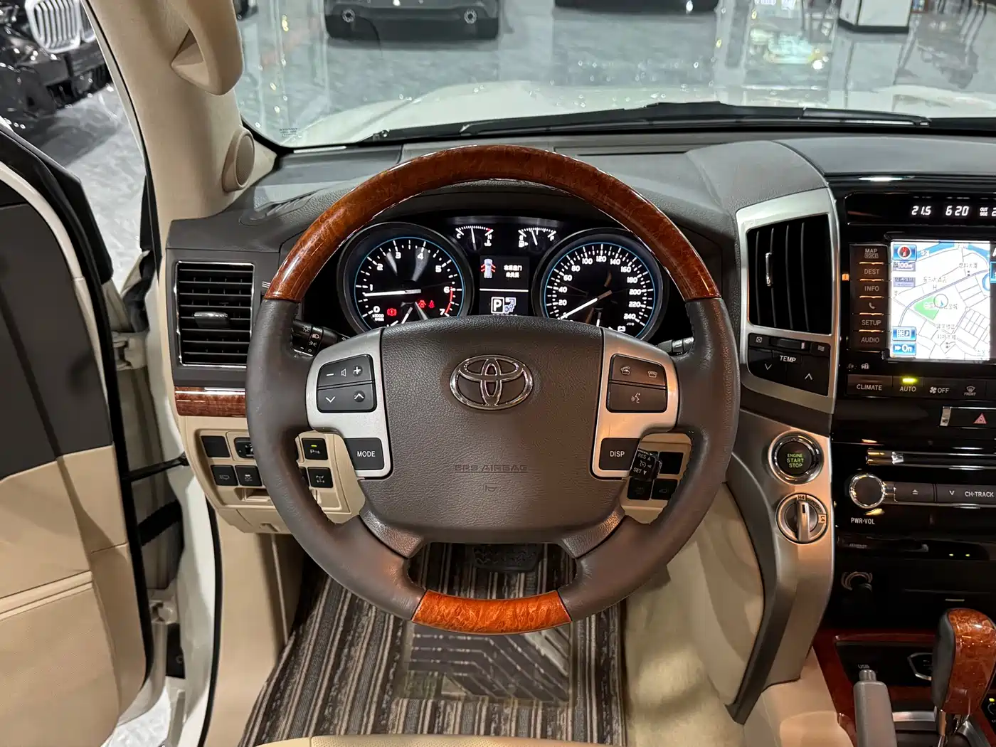 Toyota Land Cruiser 2012 4.6L Automatic VX-R фото 9