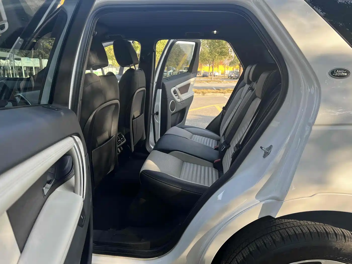 Land Rover Discovery Sport 2022 Model 249PS R-Dynamic S Performance Edition 5-Seater фото 5
