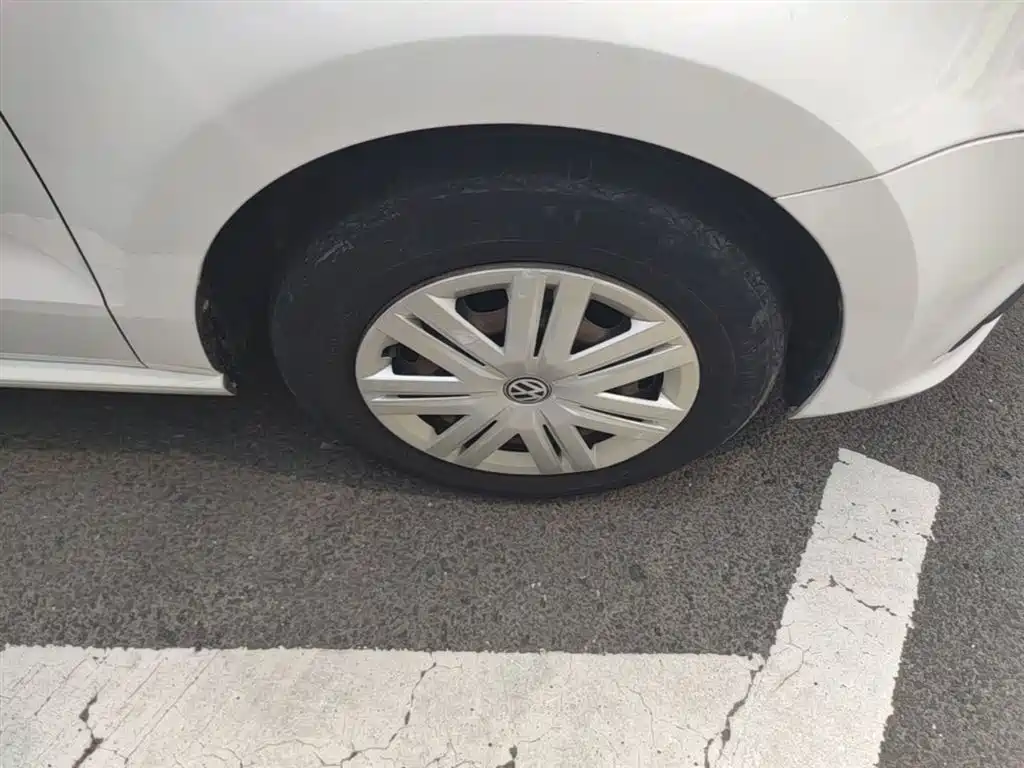 Volkswagen Polo 2016 1.4L Automatic Trend фото 14