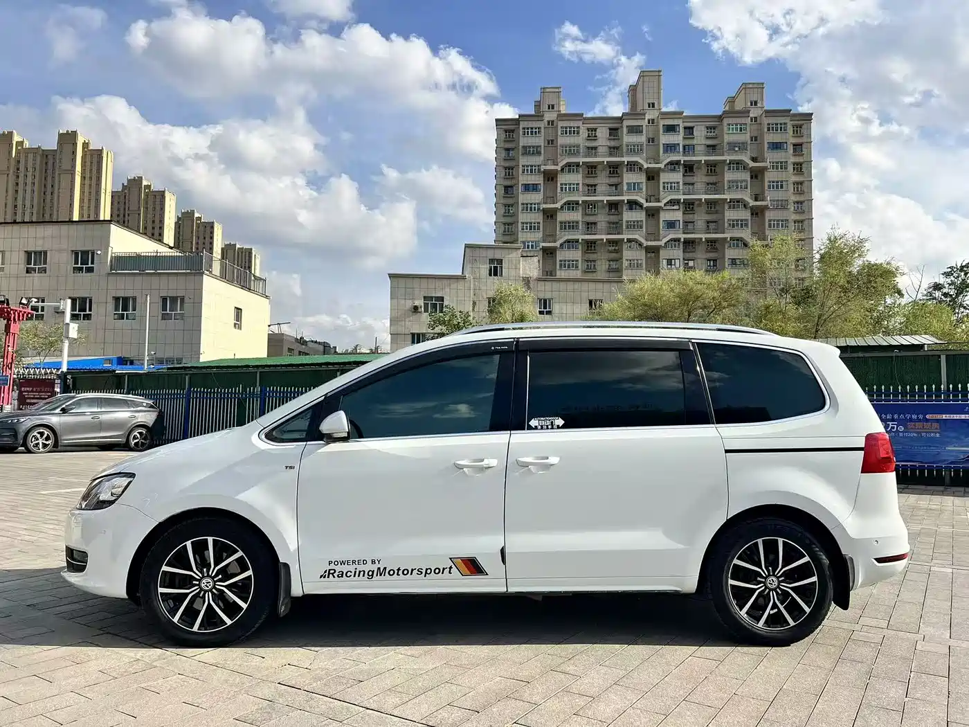 Volkswagen Sharan 2014 2.0TSI Luxury фото 14