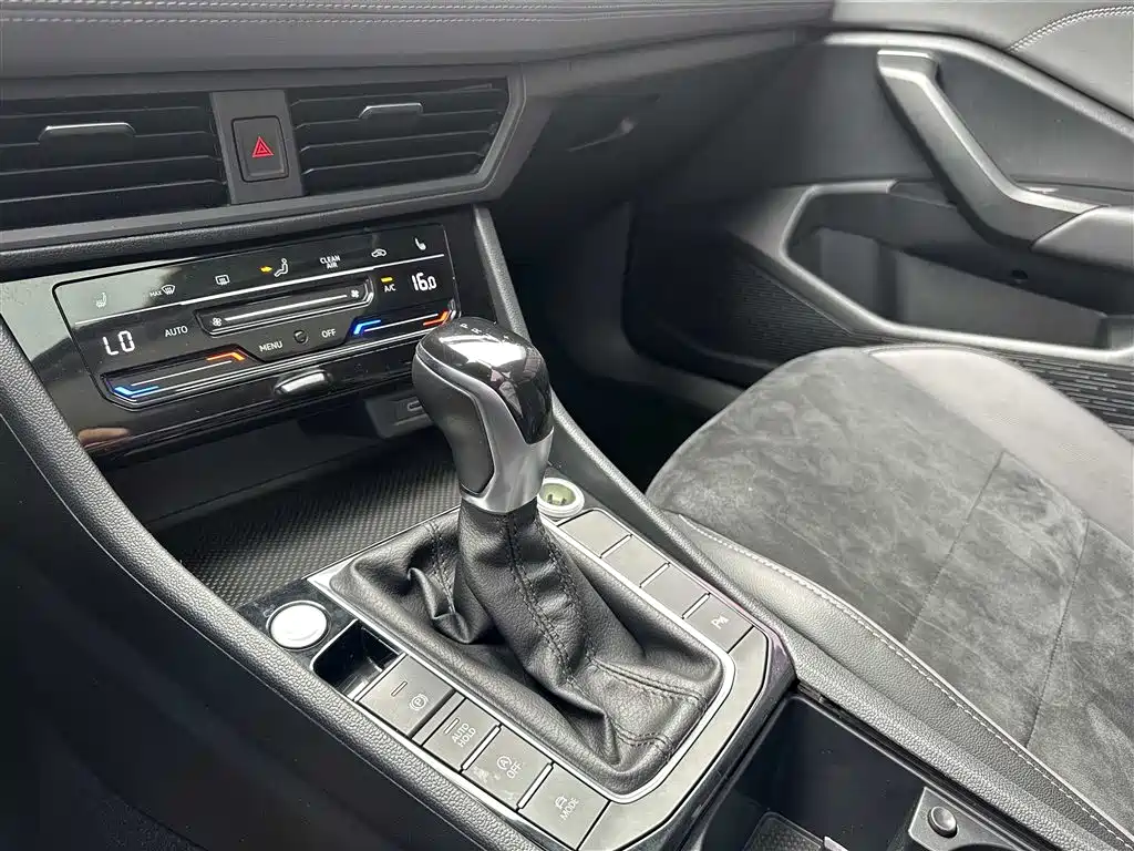 Volkswagen Sagitar 2021 280TSI DSG Luxury Smart Connect фото 20