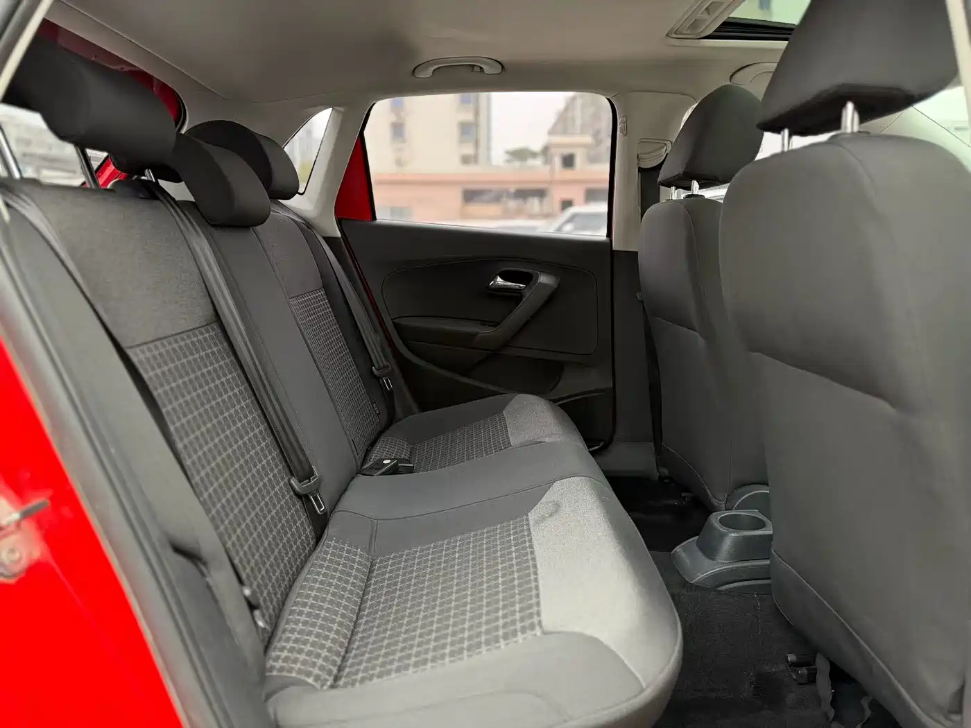 Volkswagen Polo 2016 1.6L Automatic Comfort фото 6