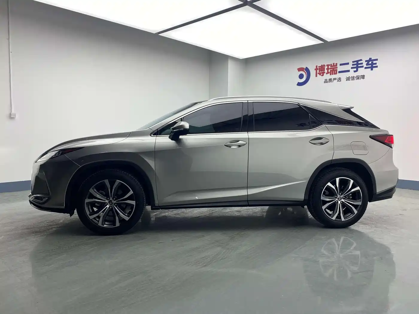 Lexus RX 2020 Facelift 300 AWD Elegance Edition фото 4