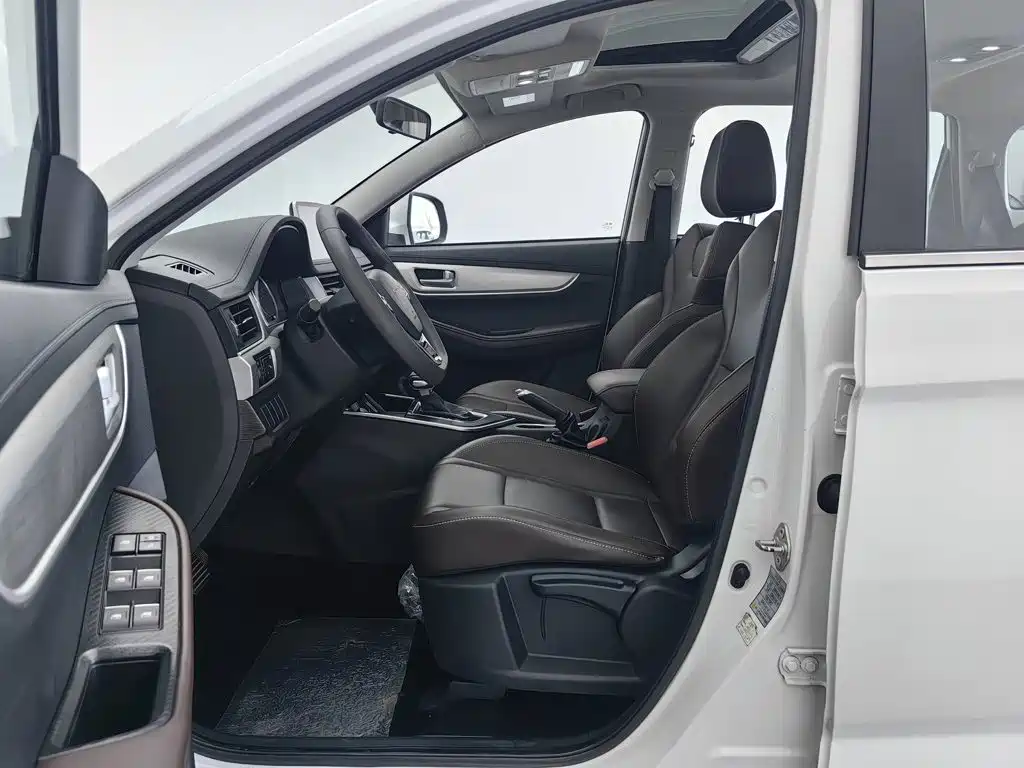 Dongfeng Fengxing Fengxing T5 2024 2024 Golden Age 1.6L CVT Dream Chaser 5-seater