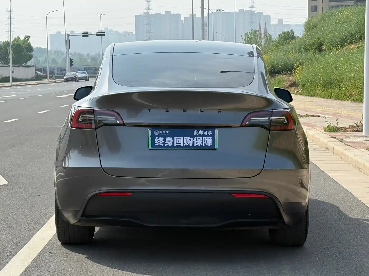 TESLA MODEL Y