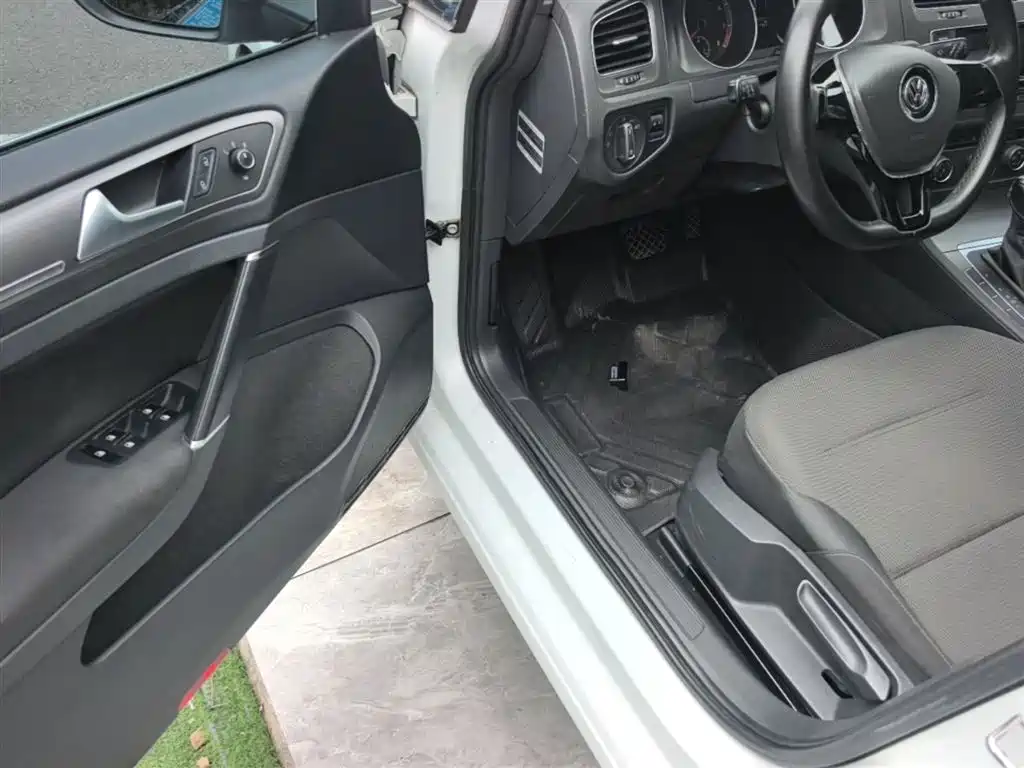 Volkswagen Golf 2016 230TSI Automatic Comfort фото 16