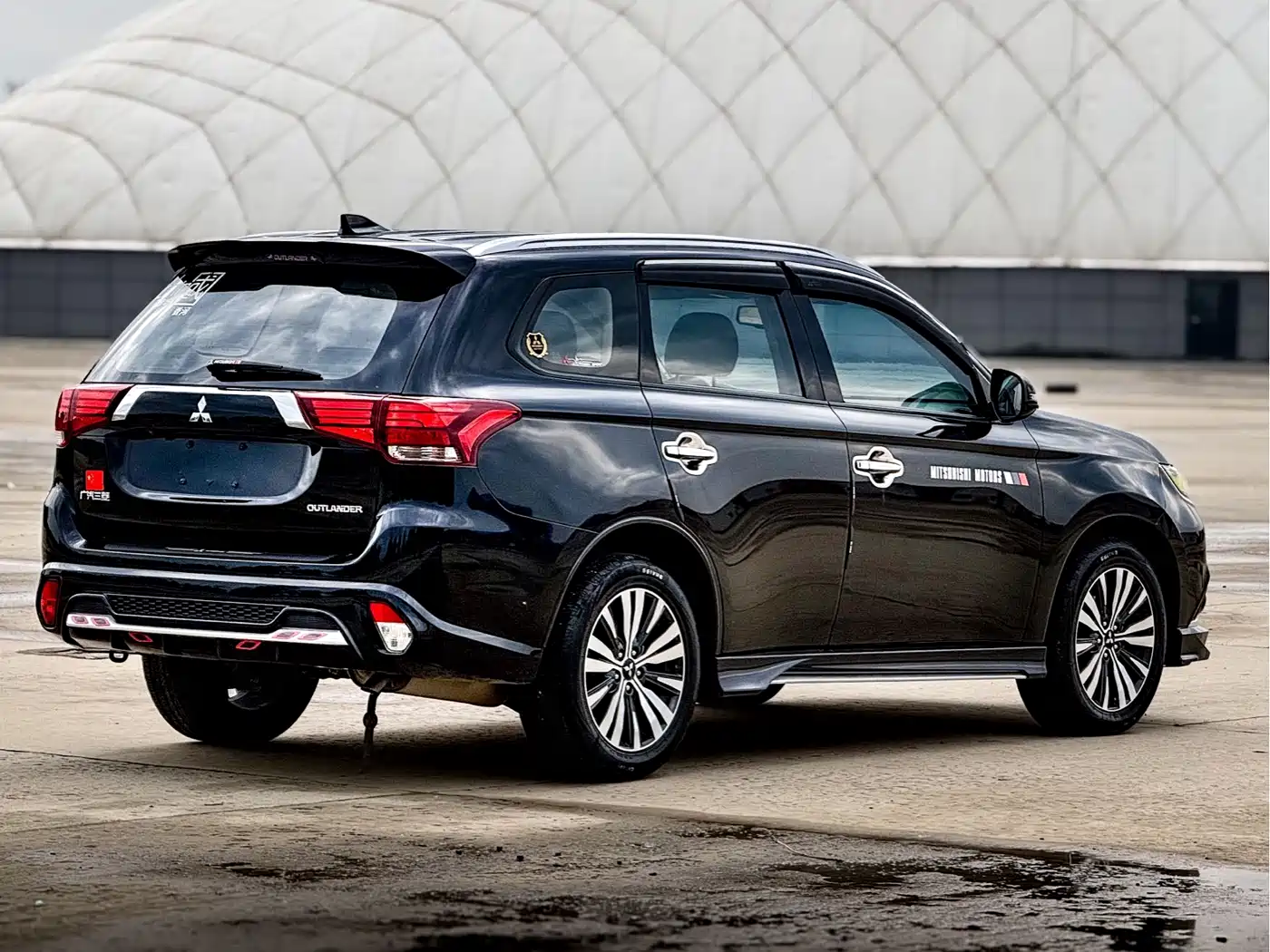 MITSUBISHI OUTLANDER