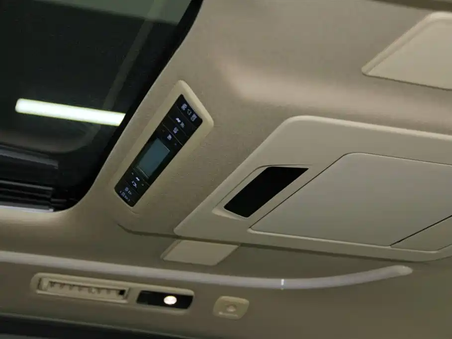 Toyota Alphard 2021 Hybrid 2.5L Premium фото 21