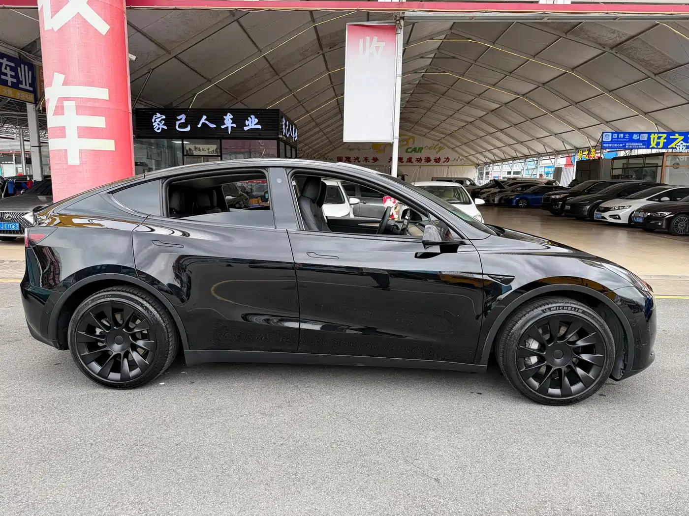 TESLA MODEL Y