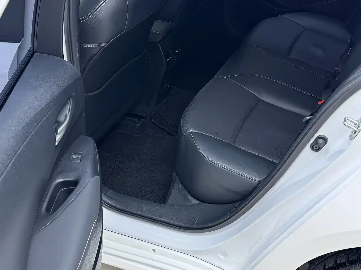 Toyota Corolla 2021 1.2T S-CVT Luxury Edition фото 8