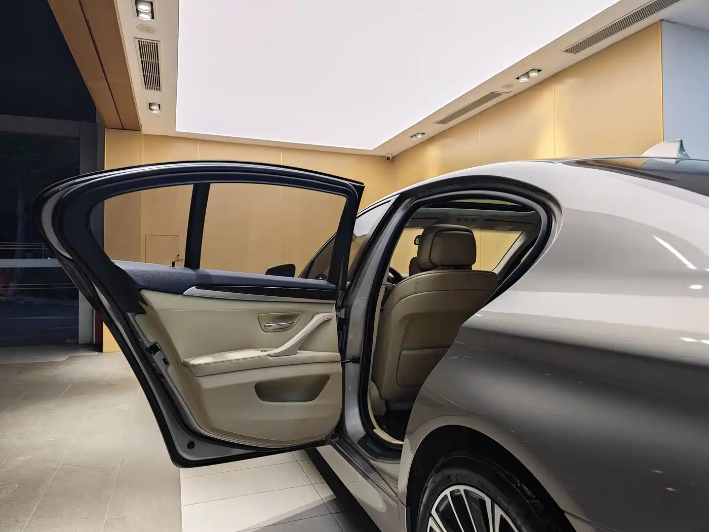 BMW 5 Series (Import) 2013 535i Leading Sport фото 23