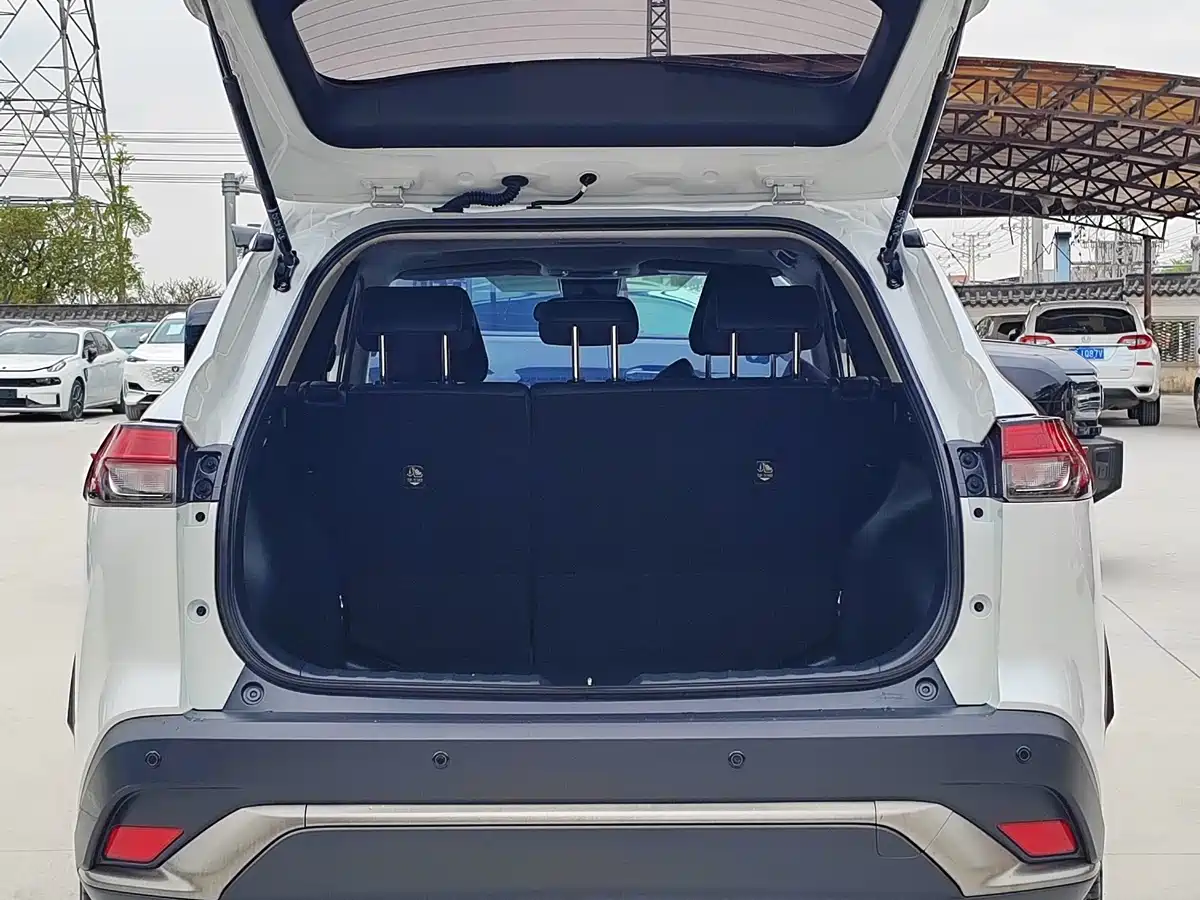 Toyota Frontlander 2023 2.0L CVT Luxury Edition фото 7