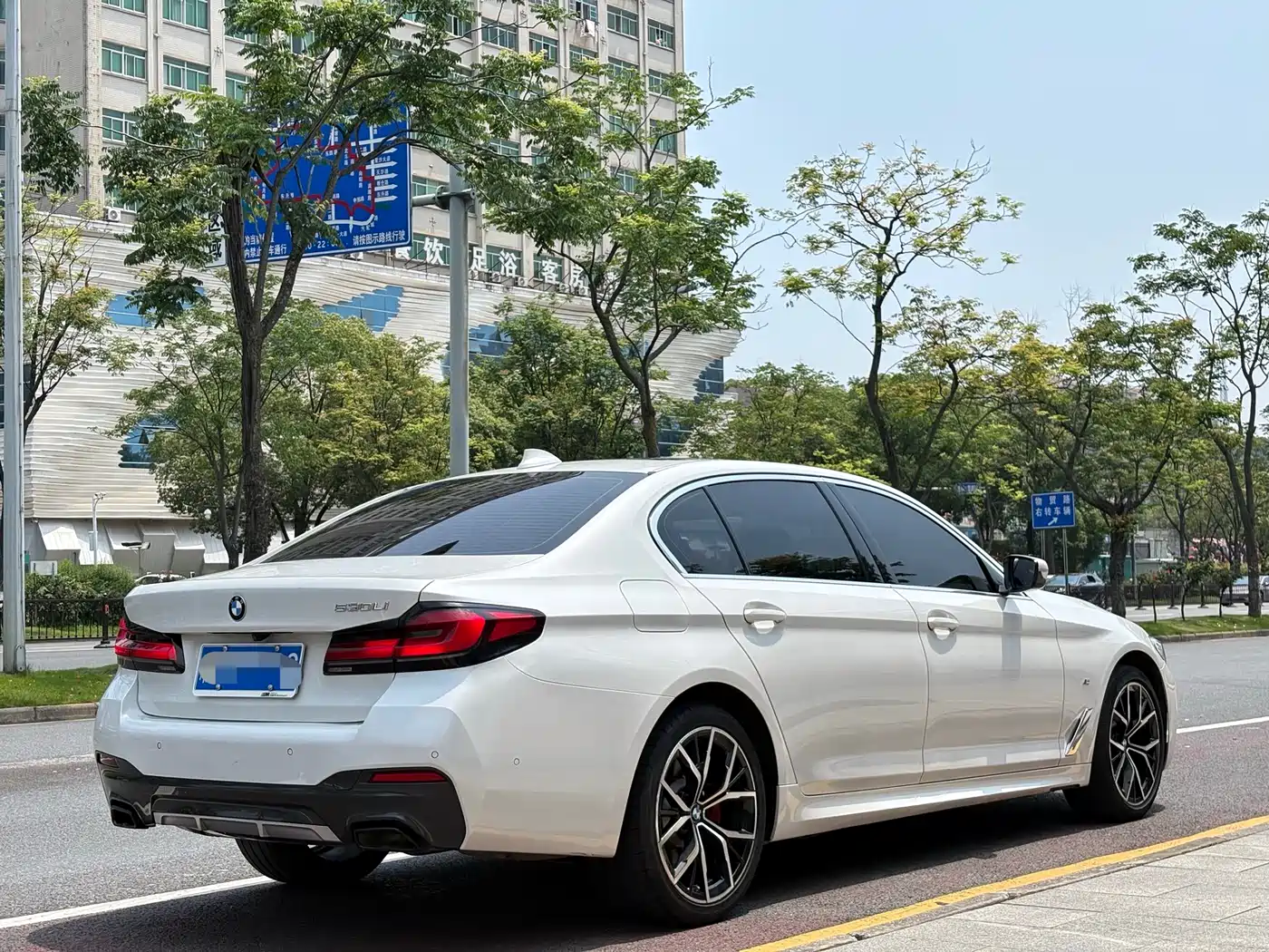 BMW 5 Series 2021 530Li Premium M Sport Package фото 15