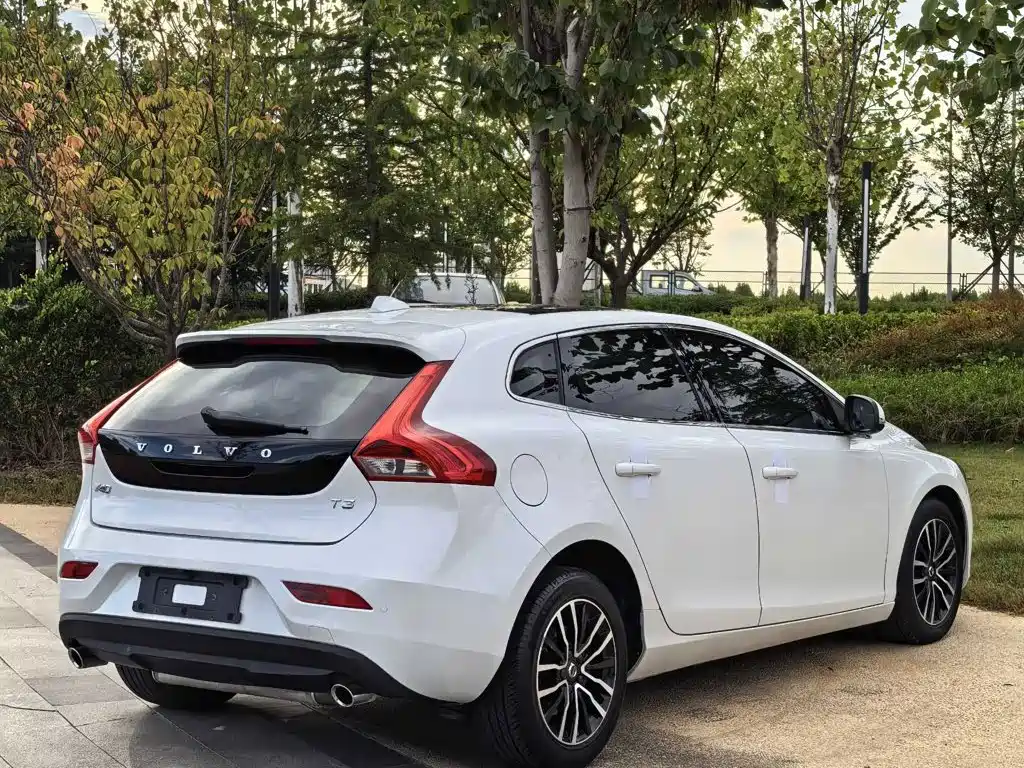 Photo 12 - Volvo V40