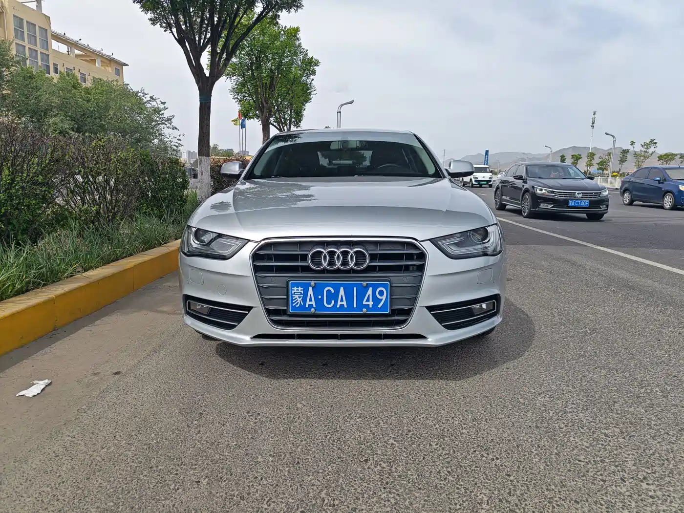 Audi A4L 2013 35 TFSI Automatic Comfort фото 2