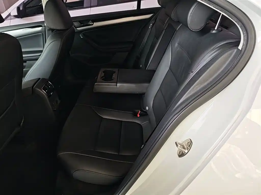 Volkswagen Sagitar 2018 280TSI DSG Comfort фото 17