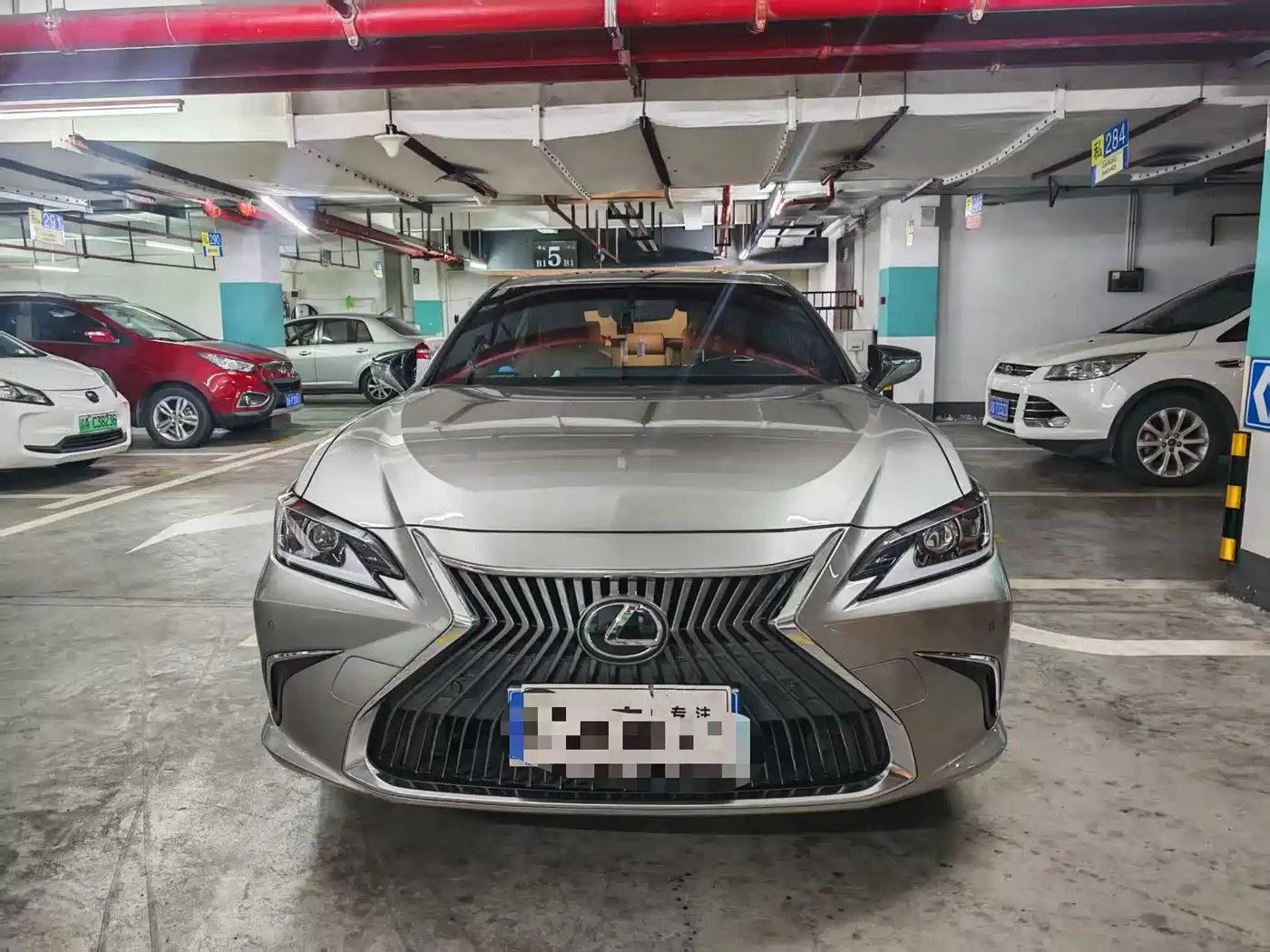 Photo 2 - Lexus ES