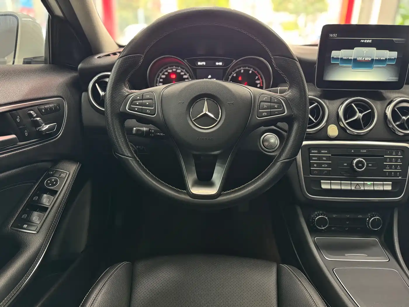 Mercedes-Benz GLA 2018 GLA 200 Fashion фото 8