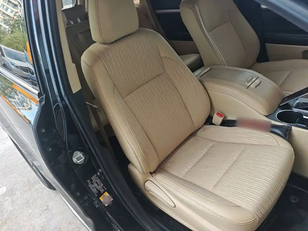 Photo 25 - Toyota Highlander