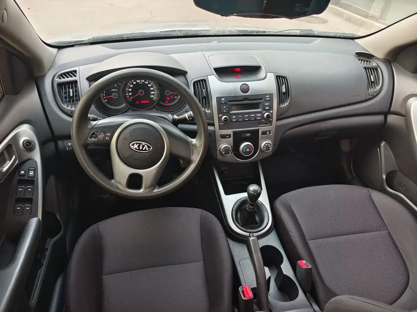 Kia Forte 2012 1.6L MT GL Commemorative Edition фото 5