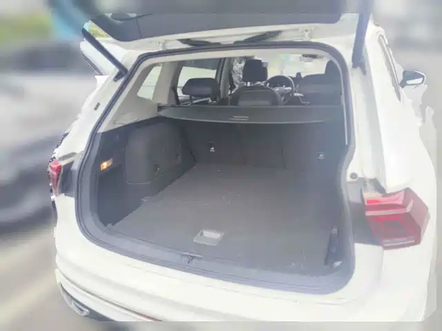 Volkswagen Tiguan L PHEV 2023 430PHEV Plug-in Hybrid Premium — фото 5