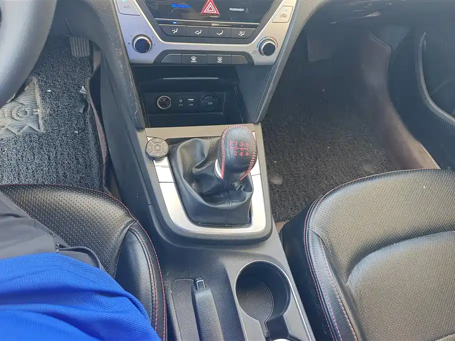 Hyundai Elantra 2016 1.6L Manual Smart·Youth Edition фото 16